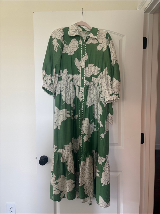 entro Dresses & Skirts - entro Green and White Floral Midi Dress